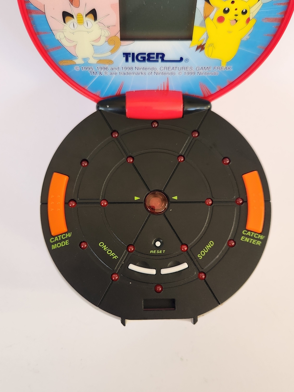 Vintage Tiger Electronics 1999 Pokemon Poke Ball Handheld LCD Game Tested Works - Picture 10 of 14